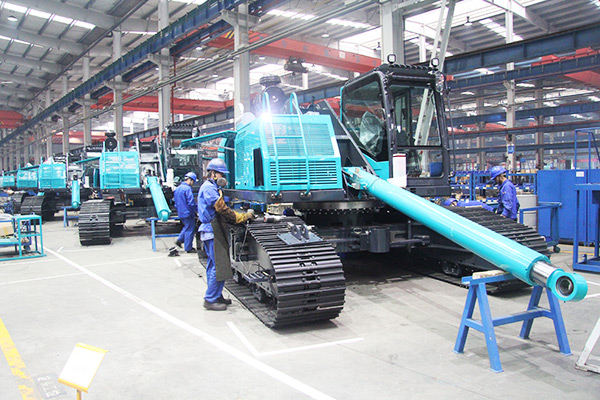 开启工程机械之都体验之旅,中外媒体观摩团到访山河智能