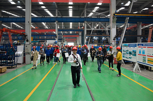 开启工程机械之都体验之旅,中外媒体观摩团到访山河智能