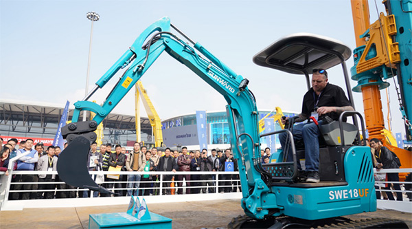 不服来战!山河智能展台有大礼等你拿