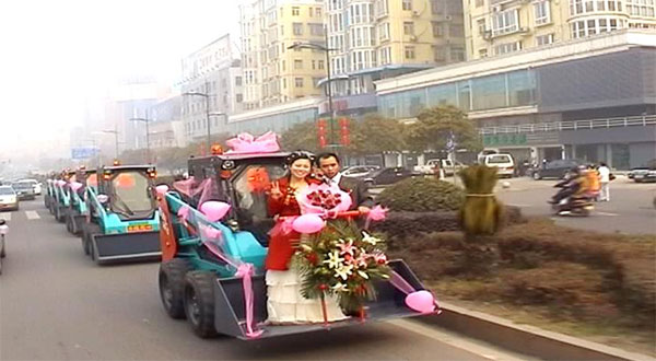 谁说机械都冰冷?这款会跳舞的滑移明明就是热情奔放的!