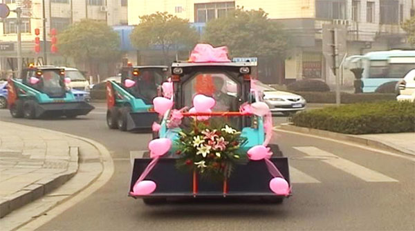 谁说机械都冰冷?这款会跳舞的滑移明明就是热情奔放的!