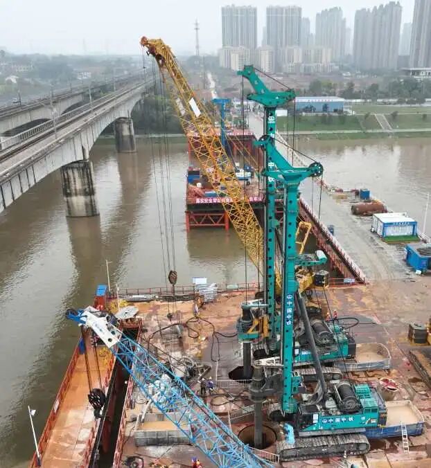 啃下“硬骨头”!山河智能旋挖钻机助力长沙湘江铁路特大桥主墩桩基工程完美收官